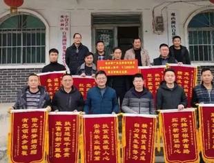 动员各种力量  坚决打赢脱贫攻坚战