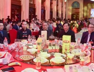 要闻|莺歌燕舞唱此刻 风正帆悬奔向前——商会年度盛典晚会侧记
