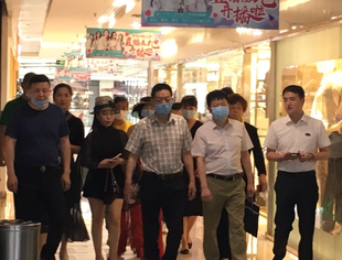 成都市经信局时尚产业处处长张文军一行参观女鞋之都直播基地